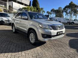 TOYOTA - HILUX SW4 - 2012/2013 - Prata - R$ 139.000,00
