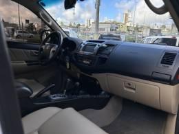 TOYOTA - HILUX SW4 - 2014/2015 - Branca - R$ 165.000,00