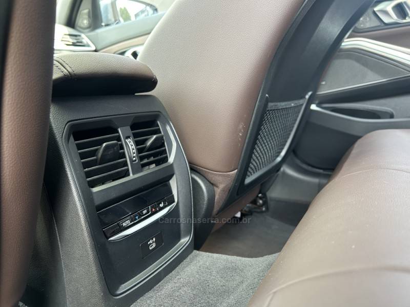 BMW - 320I - 2022/2023 - Cinza - R$ 280.000,00