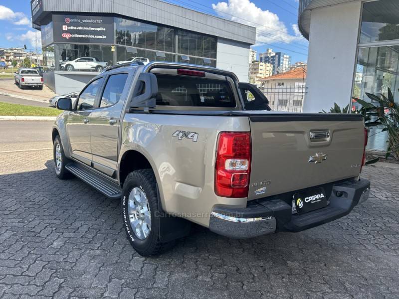 CHEVROLET - S10 - 2013/2013 - Dourada - R$ 109.000,00