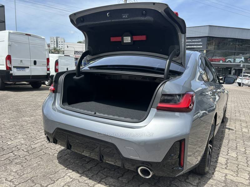 BMW - 320I - 2022/2023 - Cinza - R$ 280.000,00