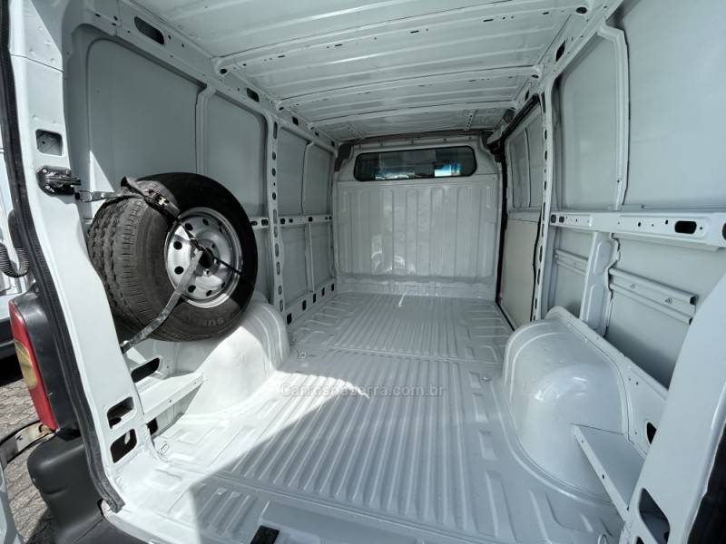 RENAULT - MASTER - 2012/2013 - Branca - R$ 88.000,00