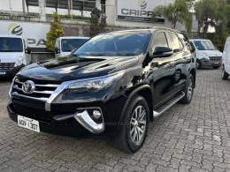 TOYOTA - HILUX SW4 - 2017/2017 - Preta - R$ 220.000,00