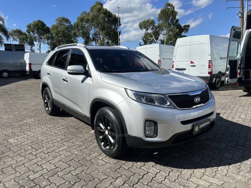 KIA MOTORS - SORENTO - 2014/2015 - Prata - R$ 75.000,00