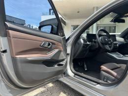 BMW - 320I - 2022/2023 - Cinza - R$ 280.000,00