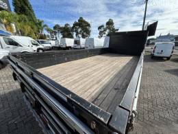 FORD - CARGO 816 - 2015/2015 - Prata - R$ 215.000,00