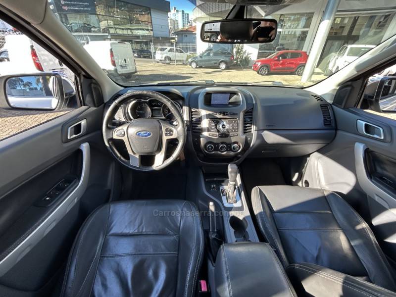 FORD - RANGER - 2013/2014 - Prata - R$ 112.000,00