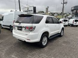 TOYOTA - HILUX SW4 - 2015/2015 - Branca - R$ 155.000,00