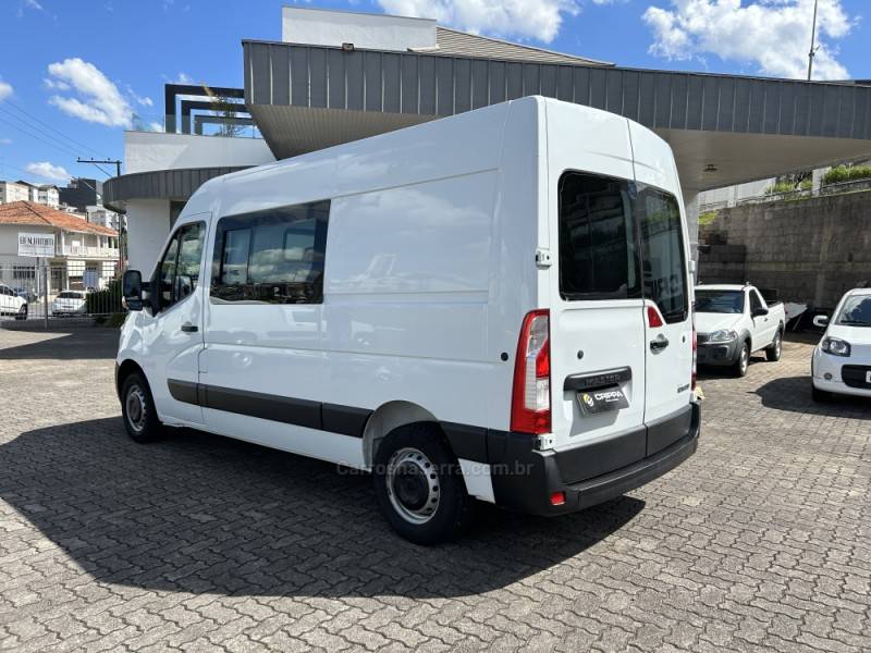 RENAULT - MASTER - 2015/2016 - Branca - R$ 148.000,00