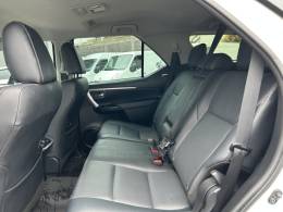 TOYOTA - HILUX SW4 - 2024/2024 - Branca - R$ 373.000,00