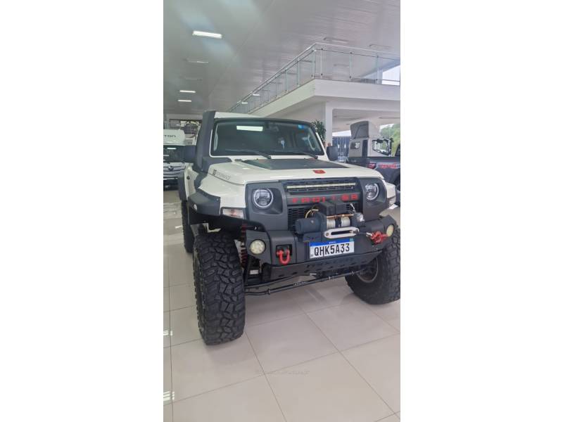 TROLLER - T4 - 2015/2015 - Branca - R$ 175.000,00