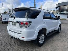TOYOTA - HILUX SW4 - 2014/2015 - Branca - R$ 165.000,00