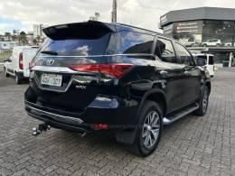 TOYOTA - HILUX SW4 - 2017/2017 - Preta - R$ 220.000,00