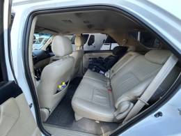 TOYOTA - HILUX SW4 - 2014/2015 - Branca - R$ 158.000,00