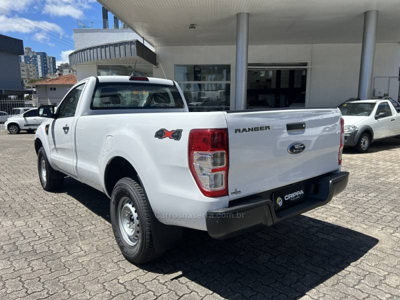 FORD - RANGER - 2022/2023 - Branca - R$ 158.000,00