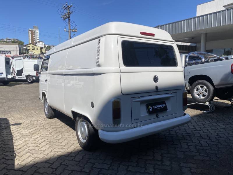 VOLKSWAGEN - KOMBI - 2012/2013 - Branca - R$ 56.000,00