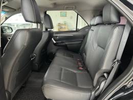 TOYOTA - HILUX SW4 - 2022/2022 - Preta - R$ 320.000,00