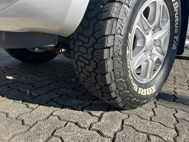 FORD - RANGER - 2013/2014 - Prata - R$ 112.000,00