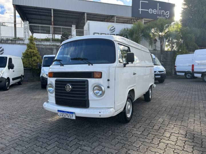 VOLKSWAGEN - KOMBI - 2010/2011 - Branca - R$ 45.000,00