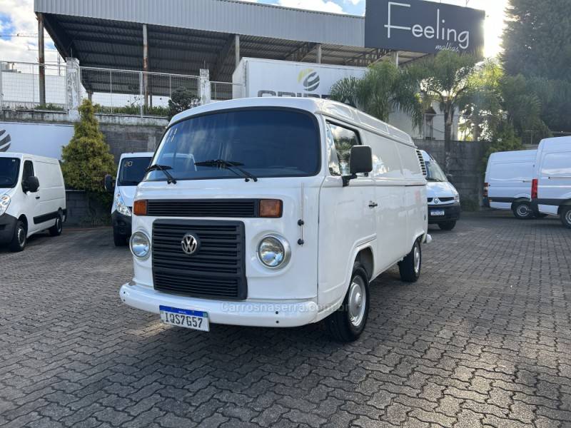VOLKSWAGEN - KOMBI - 2010/2011 - Branca - R$ 45.000,00