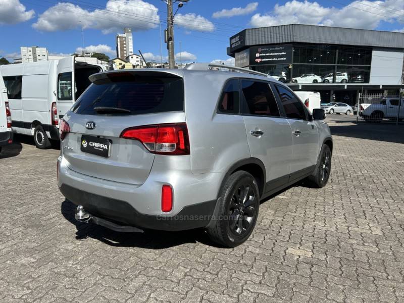 KIA MOTORS - SORENTO - 2014/2015 - Prata - R$ 75.000,00