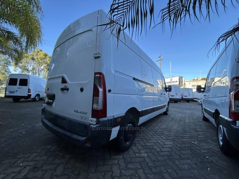 RENAULT - MASTER - 2013/2014 - Branca - R$ 120.000,00