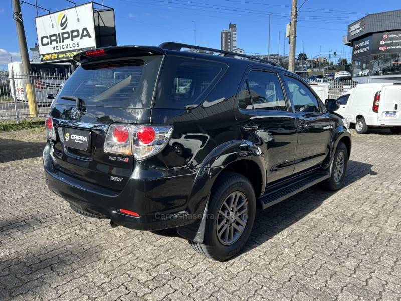 TOYOTA - HILUX SW4 - 2014/2014 - Preta - R$ 150.000,00