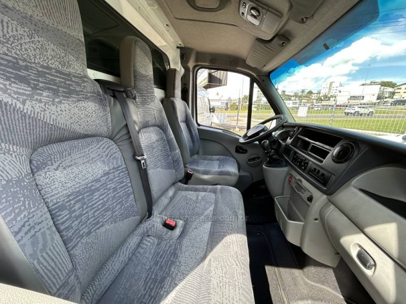 RENAULT - MASTER - 2012/2013 - Branca - R$ 95.000,00