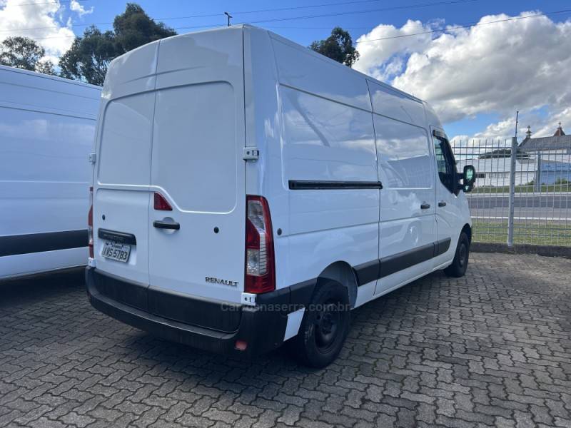 RENAULT - MASTER - 2013/2015 - Branca - R$ 118.000,00