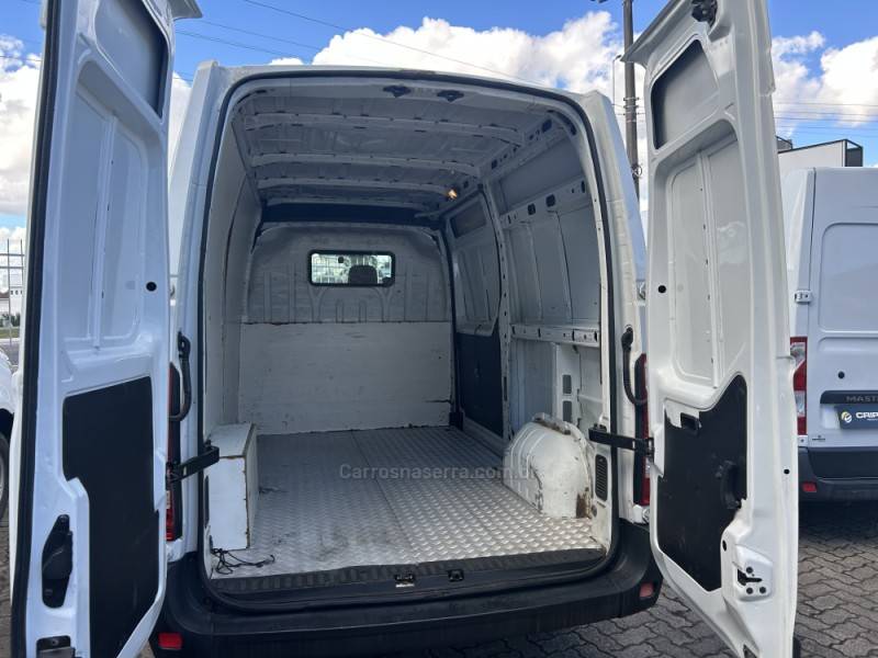 RENAULT - MASTER - 2013/2015 - Branca - R$ 118.000,00