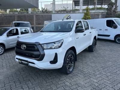 TOYOTA - HILUX - 2022/2022 - Branca - R$ 170.000,00