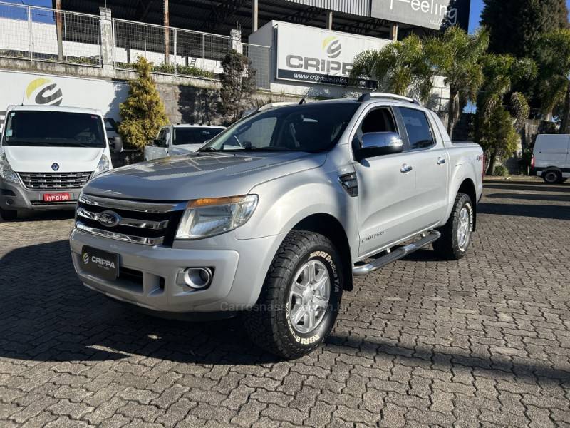 FORD - RANGER - 2013/2014 - Prata - R$ 112.000,00