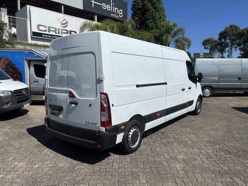 RENAULT - MASTER - 2021/2022 - Branca - R$ 198.000,00