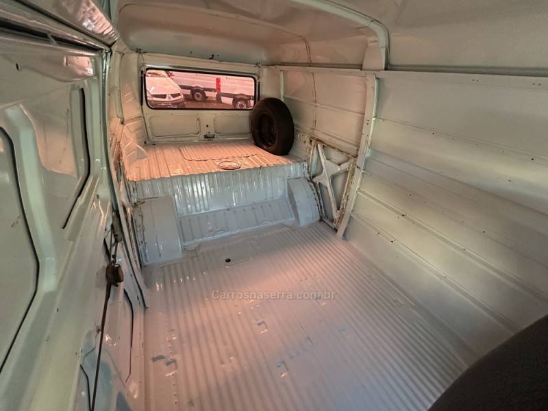 VOLKSWAGEN - KOMBI - 2010/2011 - Branca - R$ 45.000,00