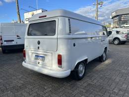 VOLKSWAGEN - KOMBI - 2010/2011 - Branca - R$ 45.000,00
