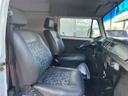 VOLKSWAGEN - KOMBI - 2010/2011 - Branca - R$ 45.000,00