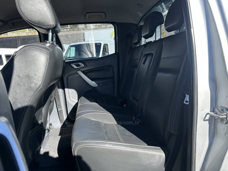 FORD - RANGER - 2013/2014 - Prata - R$ 112.000,00