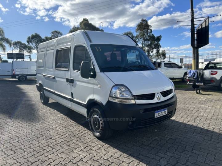 RENAULT - MASTER - 2010/2011 - Branca - R$ 105.000,00