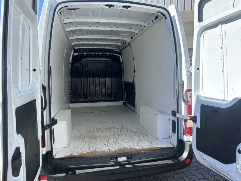 RENAULT - MASTER - 2020/2021 - Branca - R$ 190.000,00