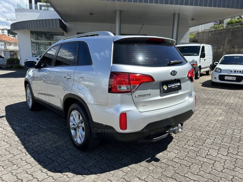 KIA MOTORS - SORENTO - 2014/2015 - Prata - R$ 72.000,00