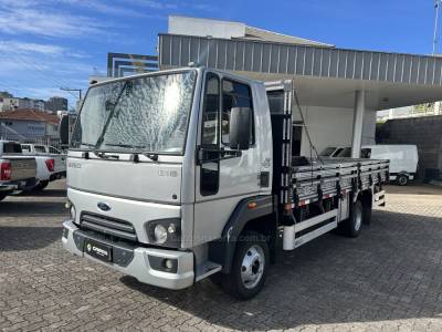 FORD - CARGO 816 - 2015/2015 - Prata - R$ 215.000,00