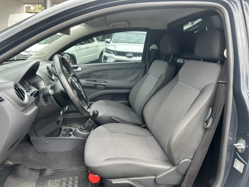 VOLKSWAGEN - SAVEIRO - 2012/2013 - Azul - R$ 50.000,00