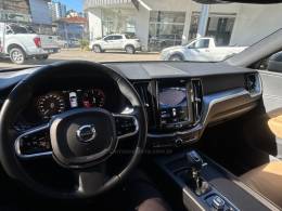 VOLVO - XC60 - 2018/2019 - Branca - R$ 175.000,00