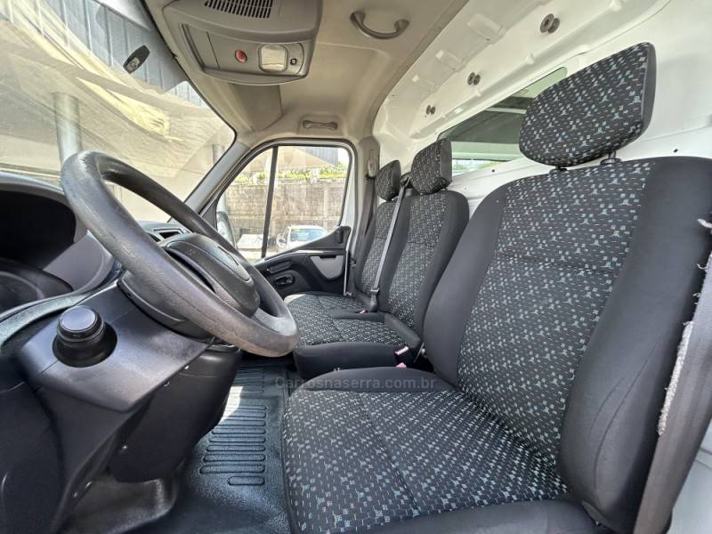 RENAULT - MASTER - 2015/2016 - Branca - R$ 148.000,00