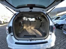 TOYOTA - HILUX SW4 - 2014/2015 - Branca - R$ 158.000,00