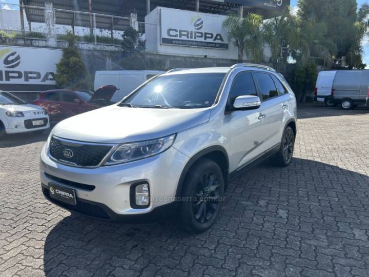 KIA MOTORS - SORENTO - 2014/2015 - Prata - R$ 75.000,00