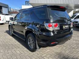 TOYOTA - HILUX SW4 - 2014/2014 - Preta - R$ 150.000,00