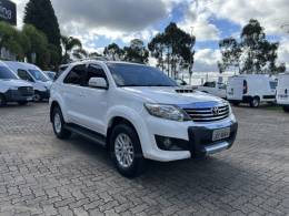 TOYOTA - HILUX SW4 - 2014/2015 - Branca - R$ 165.000,00