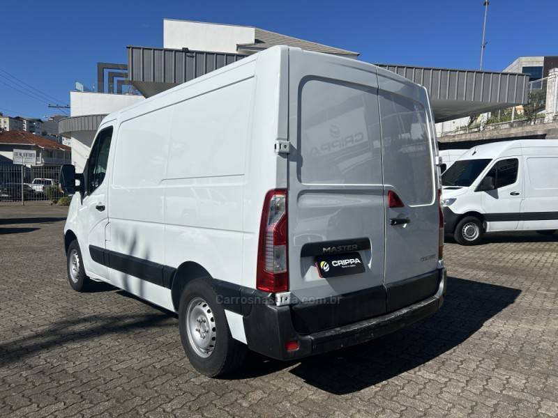 RENAULT - MASTER - 2018/2019 - Branca - R$ 125.000,00