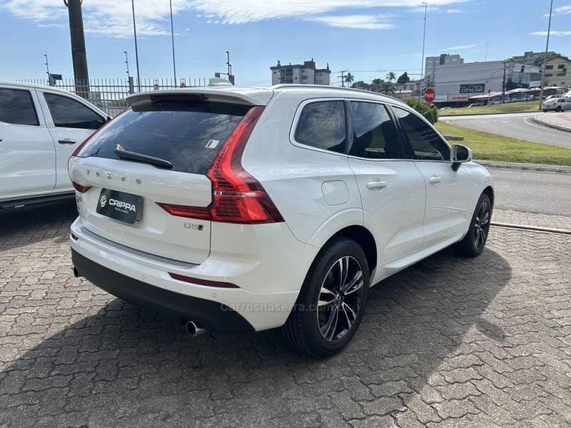 VOLVO - XC60 - 2018/2019 - Branca - R$ 155.000,00